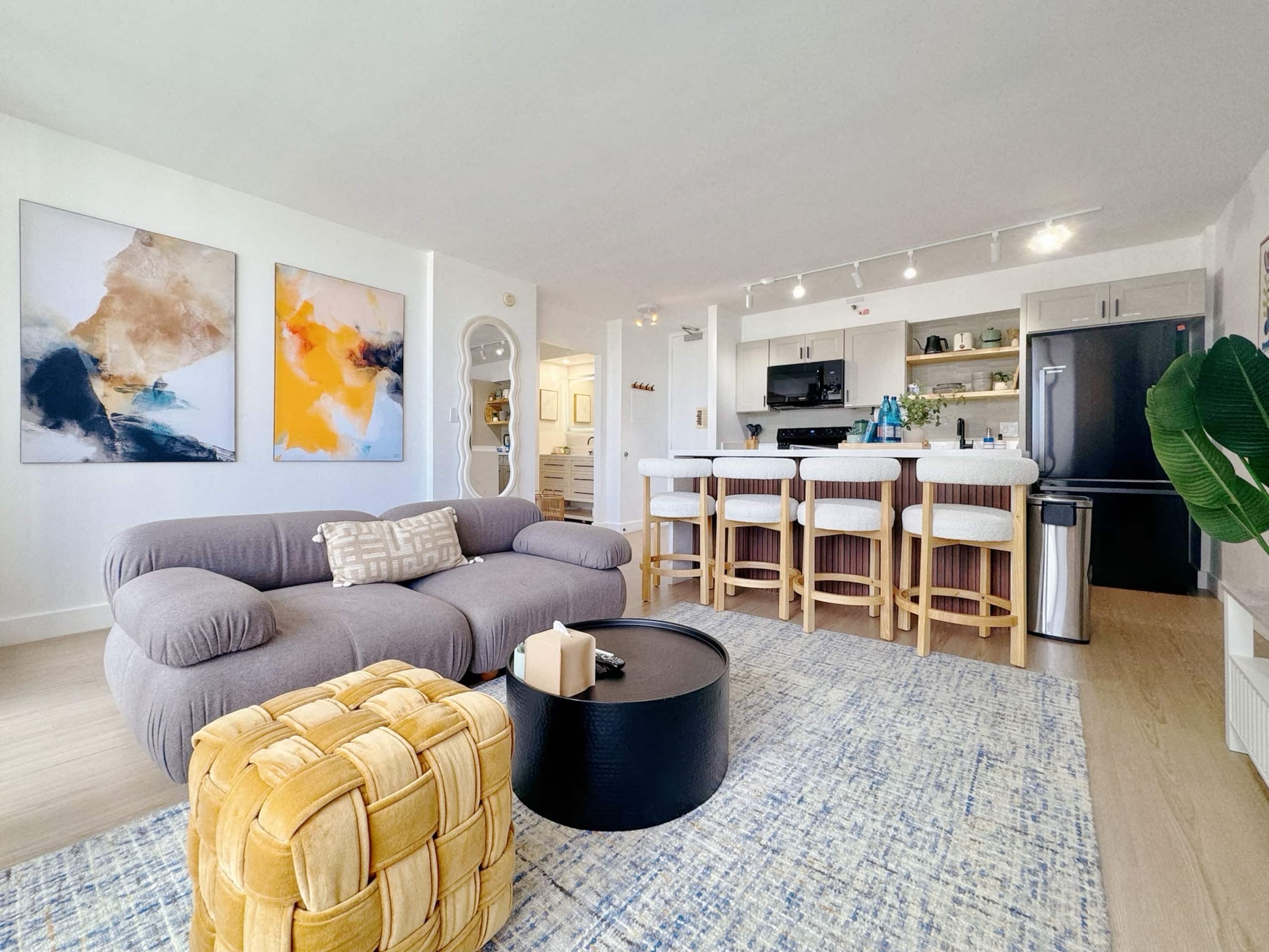 21FL Renovated Close to Beach w/Free Parking - Image 9