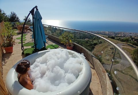 Silvia's seaview Penthouse with Jacuzzi