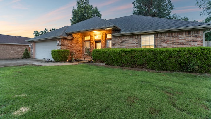 Your Home Away From Home! - Lowell, AR
