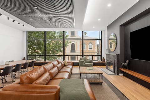 Arthur's on Commercial