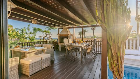 Oceanfront villa-Amarilla Breeze