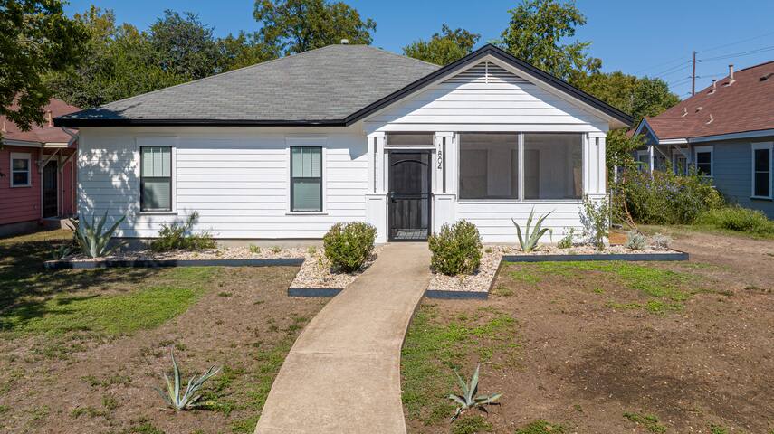 Austin Vibe! Walk Downtown: 4 Blocks to E 6th St gallery image 2