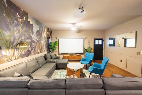 Successful Airbnb property: Austin Vibe! Walk Downtown: 4 Blocks to E 6th St in Holly