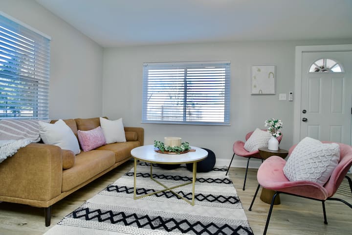 Renovated Tiny Ranch - City View, SC