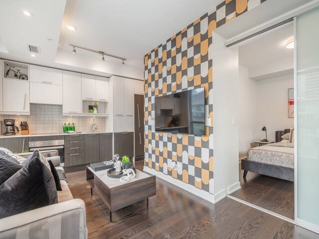 Luxury Two Bedroom Condo in Downtown Toronto gallery image 3