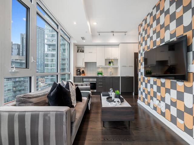 Luxury Two Bedroom Condo in Downtown Toronto gallery image 5