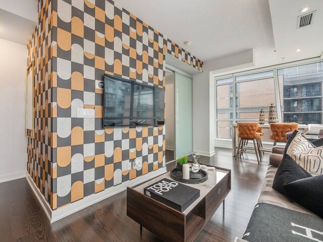 Luxury Two Bedroom Condo in Downtown Toronto gallery image 2