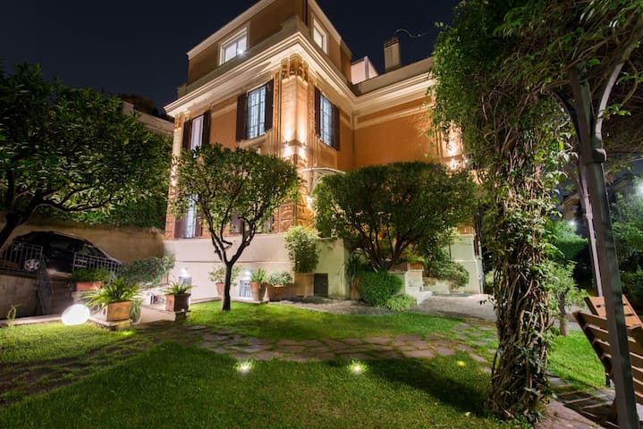 A Villa Michelangelo (executive)