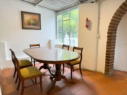 Family Cabin / Mckay's Quinta / Natural by Airport