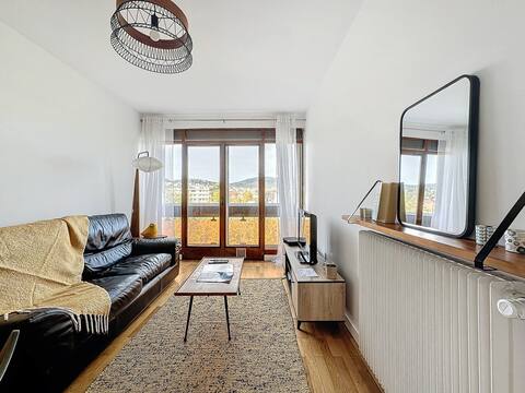 Charming T2 with Balcony and Garage