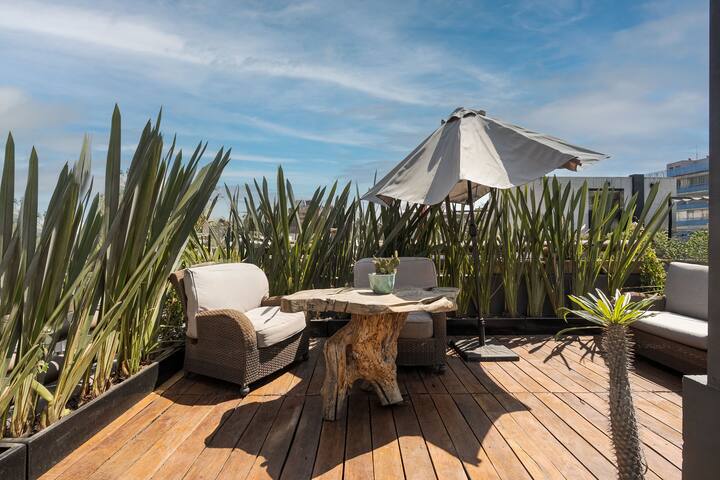 Exclusive 3-Story Boho Penthouse W/Private Terrace gallery image 5