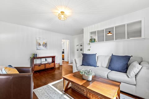 Popular Airbnb listing: Cozy Pet Friendly Bungalow in DT Raleigh in Raleigh