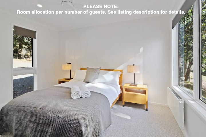 U 3. spavaćoj sobi nalazi se bračni krevet (širine 150 – 179 cm) prikladan za par ili jednog gosta. Ova soba može biti zaključana ovisno o veličini grupe, ali možete zatražiti pristup prilikom ugovaranja rezervacije. U pravilu je dostupan za grupe od 3 - 4 gosta.