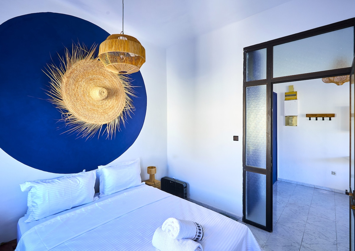 Spavaća soba opremljena je potpuno novim klima-uređajem (fotografija je snimljena prije ugradnje klima-uređaja).