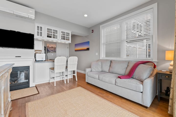 Tide's Edge Condo - Oceanfront - Ogunquit, ME