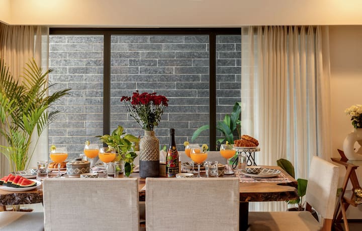 Dining area image 1