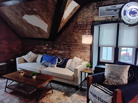 Stylish, Historic Getaway 2 Blocks from Waterfront