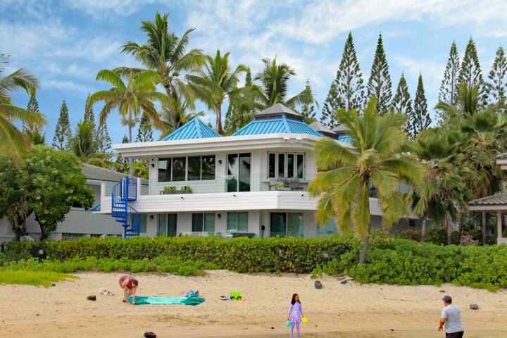 Luxury Beachfront Villa w/Paddleboards &Chef Acces gallery image 2