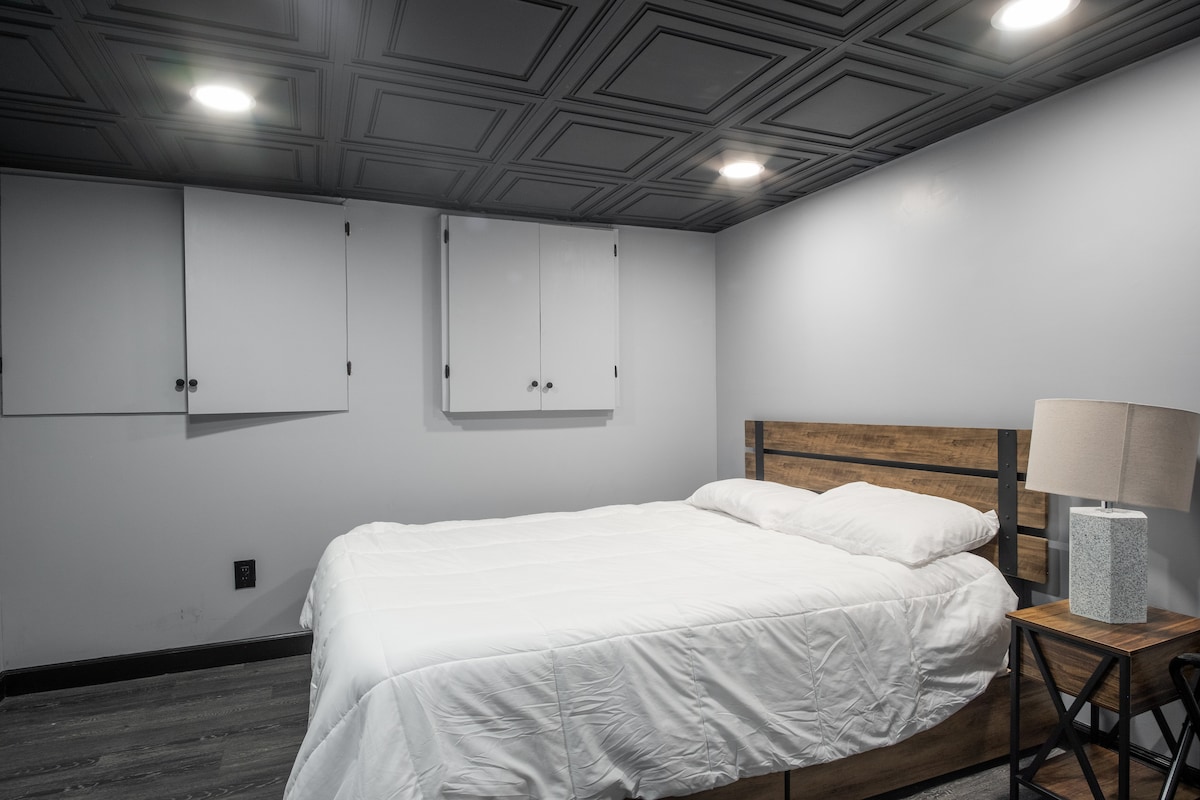 Menšia manželská posteľ 