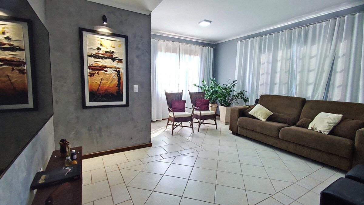 Popular Airbnb listing: Beach House, pool Daniela/Florianópolis in Florianópolis