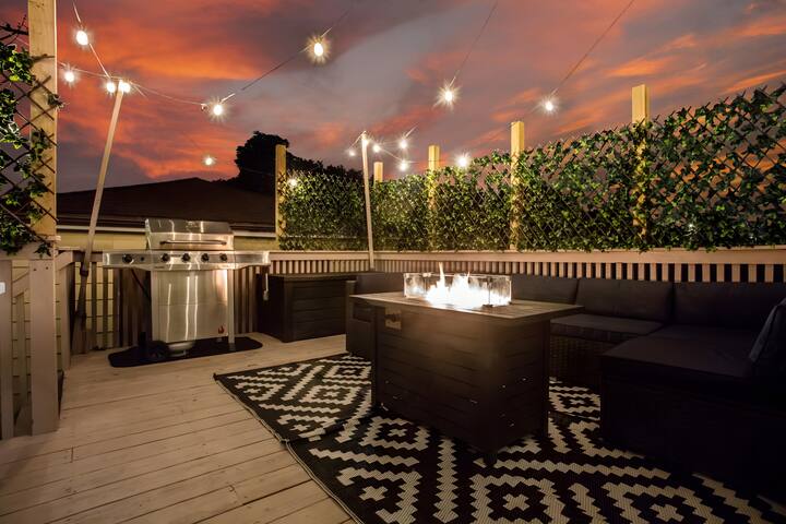 Lovely 6 Bd Retreat w/ Game Room, Back Deck & Bar