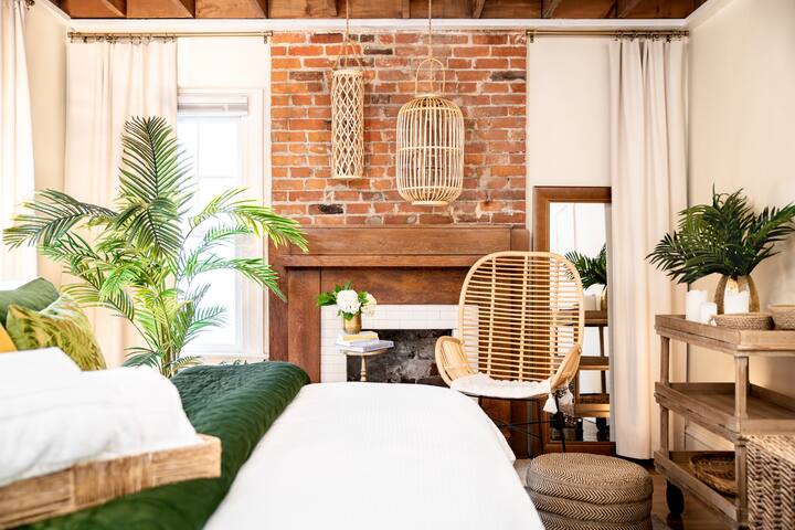 The Lola | Walk To Campus, Gym, Massage Chair gallery image 5