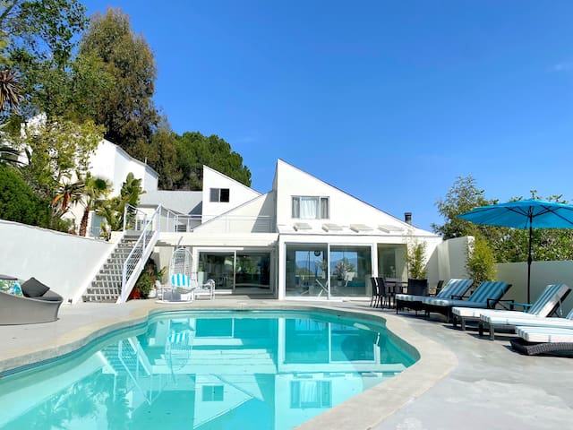 Beverly Hills private/ pool/ view