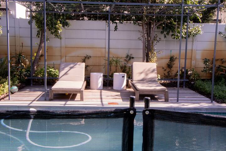 Family home in the suburbs gallery image 2