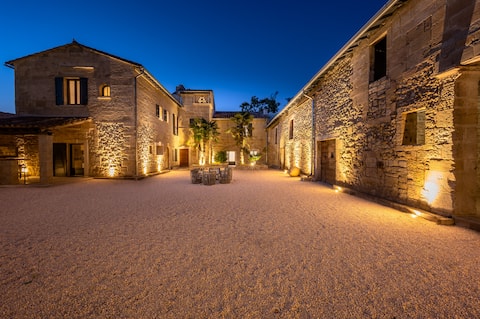 Provencal farmhouse with heated pool!