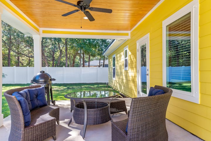 Navarre Family Home • Private Hot Tub • Sleeps 8 - Houses for Rent