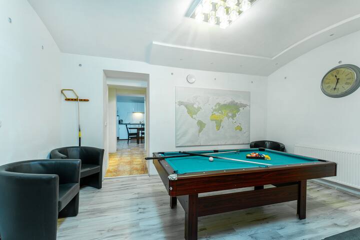 Prague apt for groups | billiard-foosball-fumoir gallery image 2