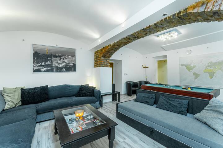 Prague apt for groups | billiard-foosball-fumoir gallery image 3
