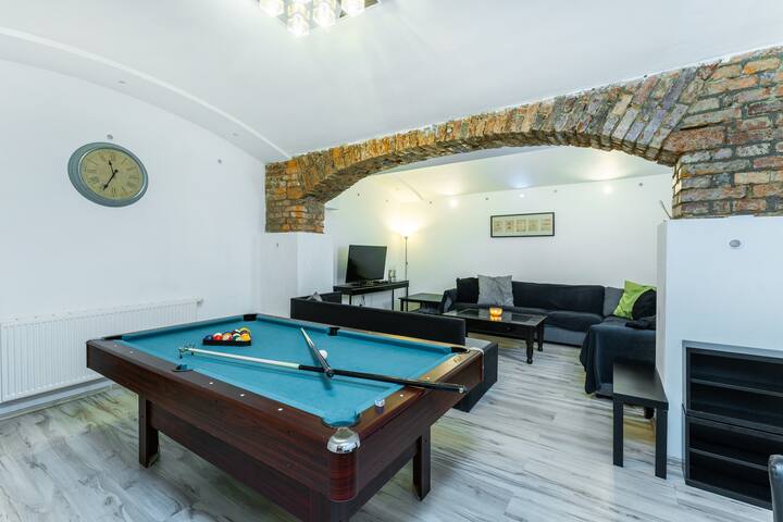 Prague apt for groups | billiard-foosball-fumoir