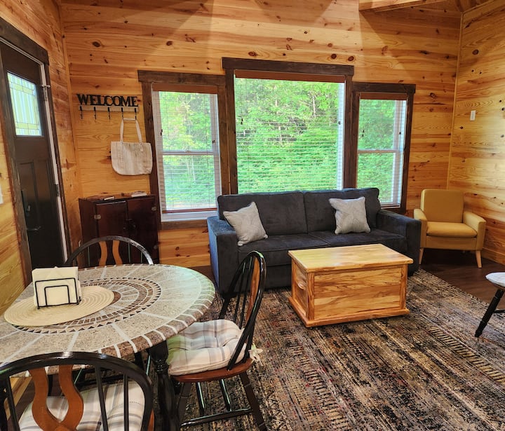 The Harmony Cabin
A Cozy One Bedroom Cabin! - North Carolina