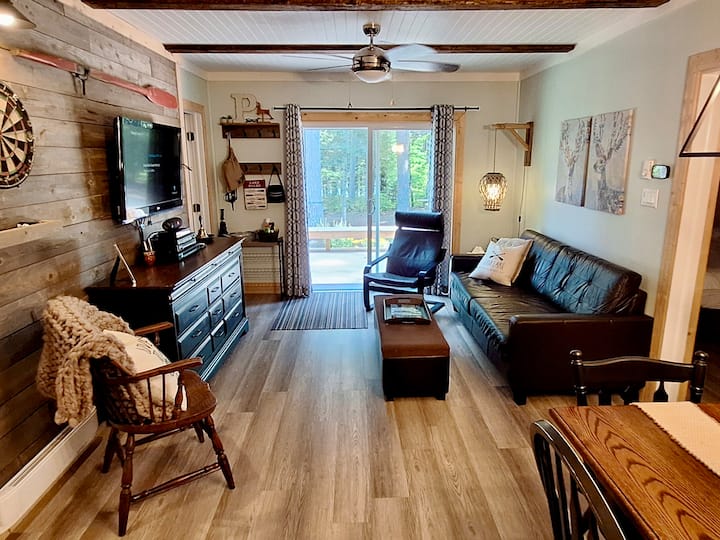 Habitación principal muy acogedora y bien diseñada con decoración actualizada.