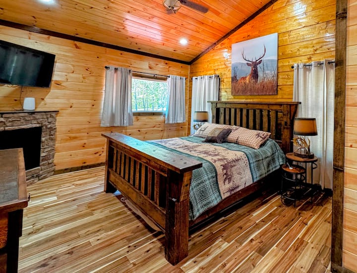 انغمس في الأناقة الريفية لسرير الملك يلوستون دوتون رانش، المصنوع من أكثر من 150 عامًا من الخشب المستصلح الحقيقي ويتميز بأجهزة مميزة على شكل علامة تجارية على خزانة الملابس للحصول على لمسة فريدة حقًا.