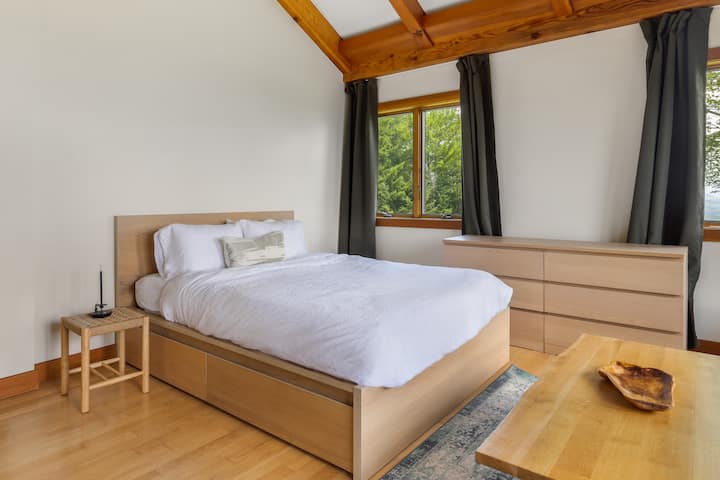 Enjoy a clean, airy retreat with soft cotton and linen bedding. You can close the shades and sleep in—or, if you’re like me, leave them open and wake to the sun rising over the mountains.