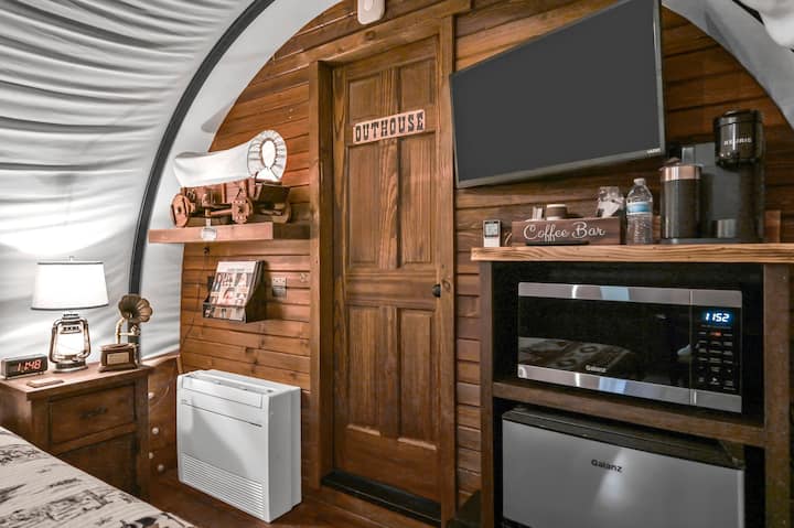 Covered Wagon Adventure | Cowboy Pool & Gem Sluice - Texas
