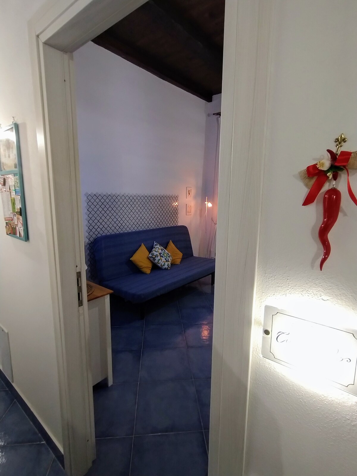 Sala con sofá cama doble