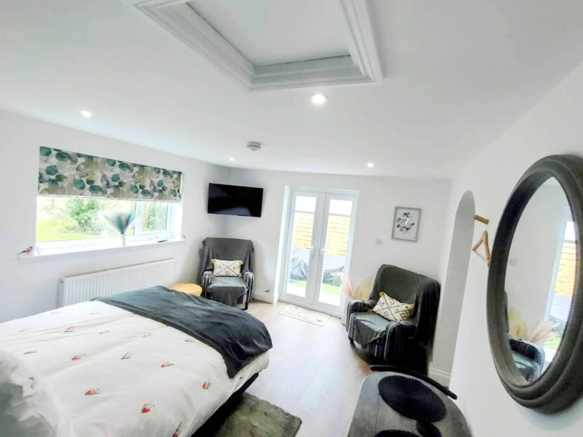 Cosy guest room, pet friendly with outdoor space