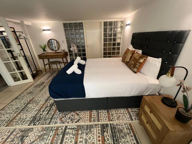 London South Ken Luxury 4 Bed 2 Bath house+parking gallery image 5