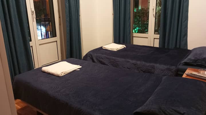 Habitación Doble En Gran Vía C/ Balcón. - Madrid