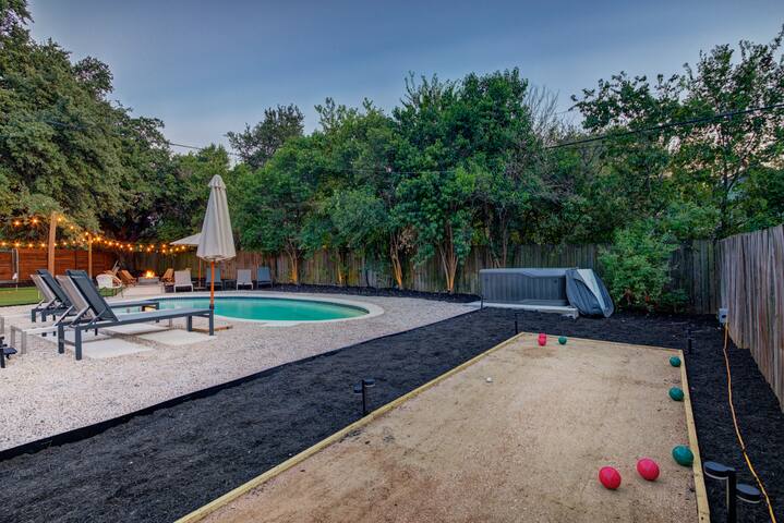 The Oasis – Pool & Spa, MiniGolf, Bocce Ball gallery image 5