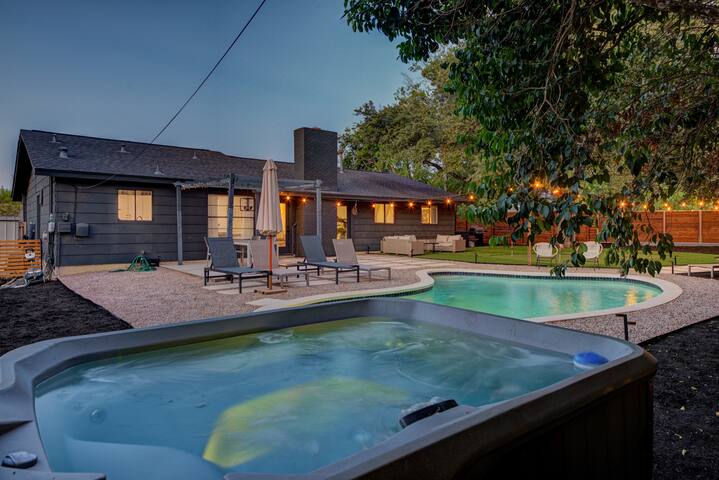 The Oasis – Pool & Spa, MiniGolf, Bocce Ball gallery image 3