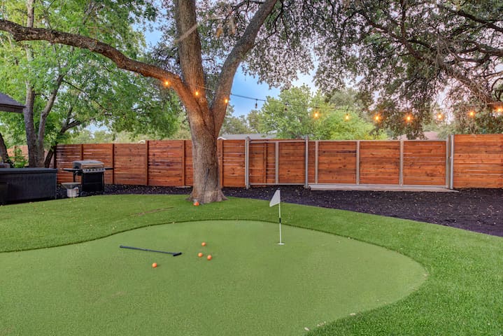 The Oasis – Pool & Spa, MiniGolf, Bocce Ball gallery image 4