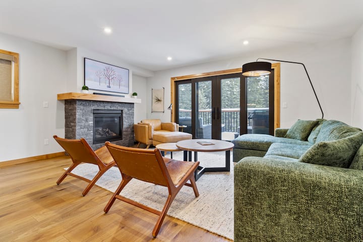 Tamarack Steamside Deluxe Chalet (End Unit) - Canmore