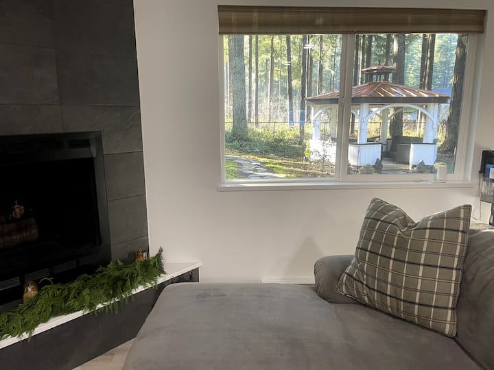 Cozy Modern Home Near Mt. Baker - Cultus Lake