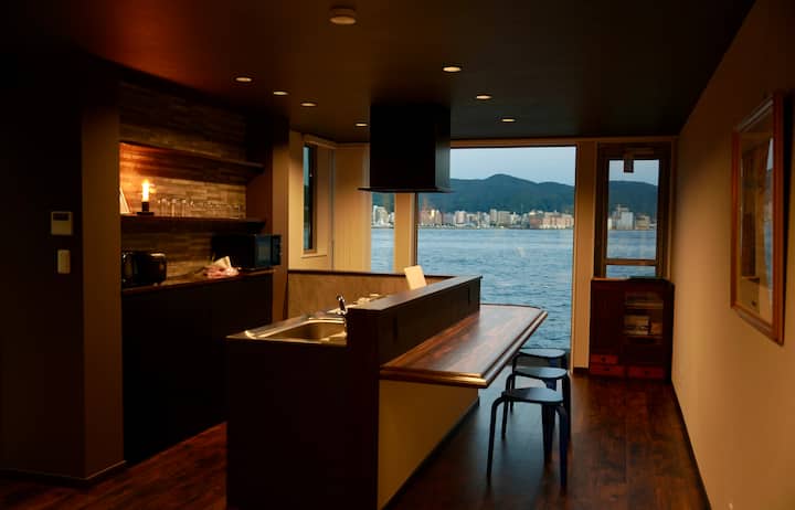 [Shimonoseki] Akama Shrine Soba, with a view of the Kanmon Strait. A one-ranked house