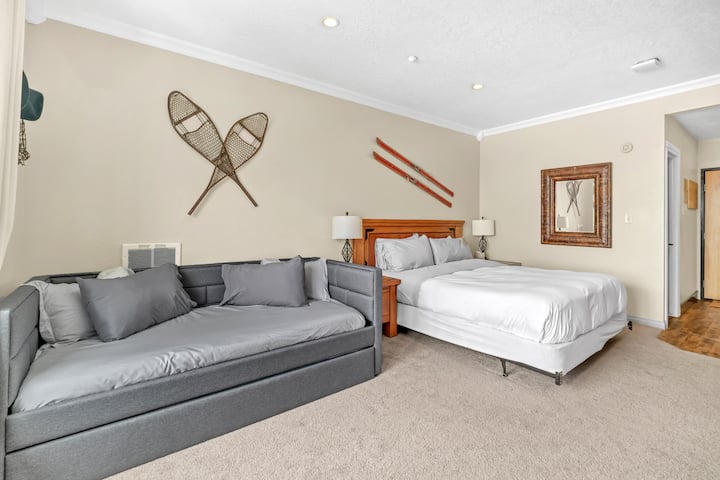 King Suite | 4 Guest | Great Views | Kitchenette - Brian Head, UT