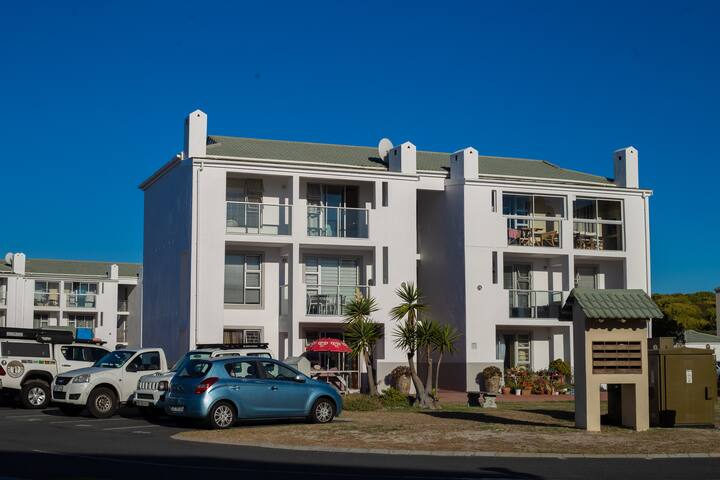 Meah Lane Guests @ Bigbay beach club gallery image 4